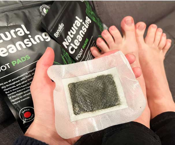 Korisnica s iskorištenim detoks flasterom